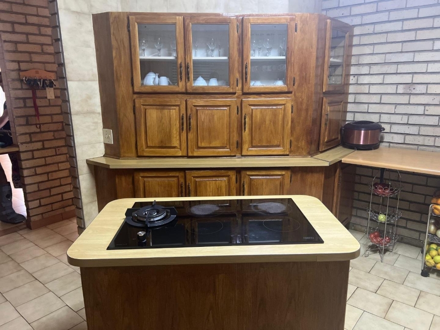 5 Bedroom Property for Sale in Potchefstroom South North West